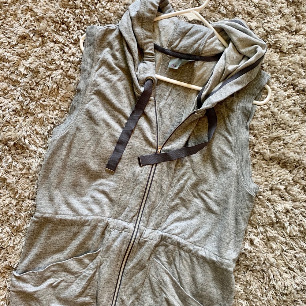 Athleta grey sweatshirt tunic vest
